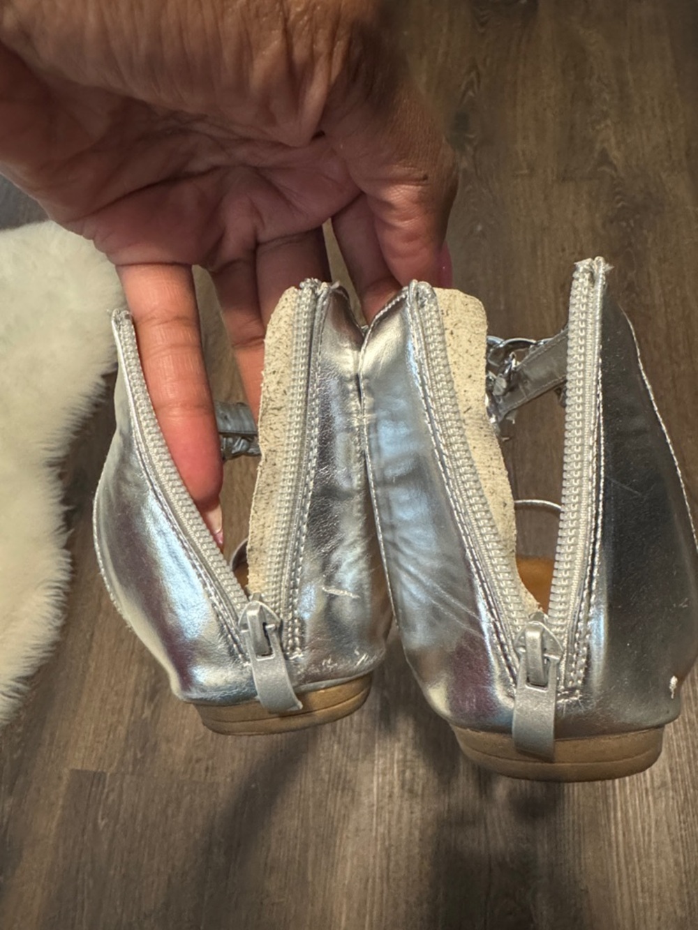 Forever 21 Silver Chain T-Strap Sandals with Tan Footbed - Picture 6 of 11